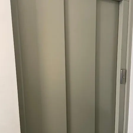 Leben Im Neubau! Traumhafte Kellergeschoss-wohnung *