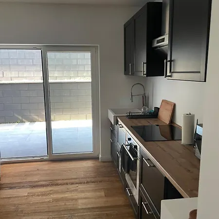 Leben Im Neubau! Traumhafte Kellergeschoss-wohnung