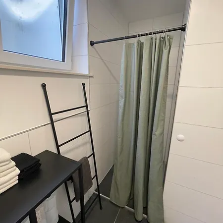 Leben Im Neubau! Traumhafte Kellergeschoss-wohnung * Kruft