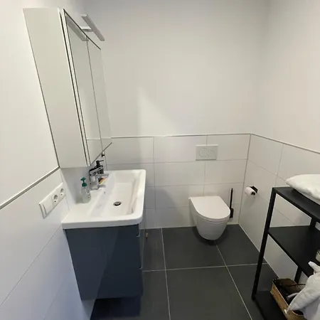 Leben Im Neubau! Traumhafte Kellergeschoss-wohnung