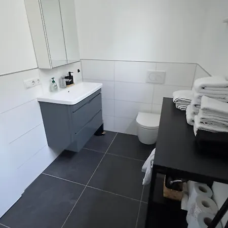 شقة Leben Im Neubau! Traumhafte Kellergeschoss-wohnung