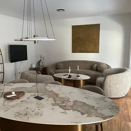 Leben Im Neubau! Traumhafte Kellergeschoss-wohnung * Kruft