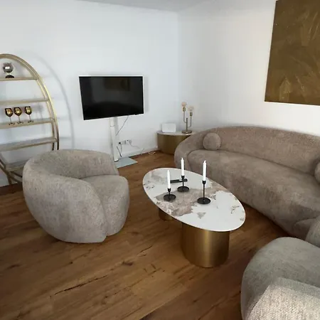 Leben Im Neubau! Traumhafte Kellergeschoss-wohnung *