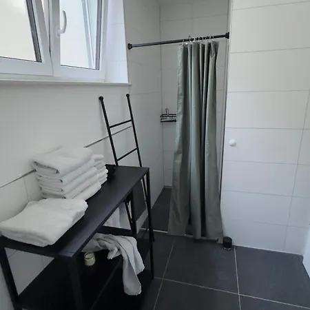 شقة Leben Im Neubau! Traumhafte Kellergeschoss-wohnung *